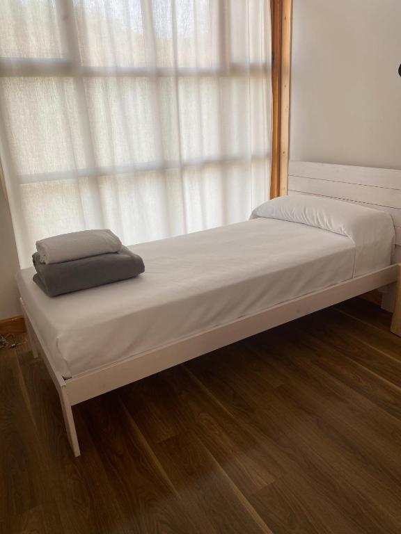 Postel nebo postele na pokoji v ubytování Albergue Jakue