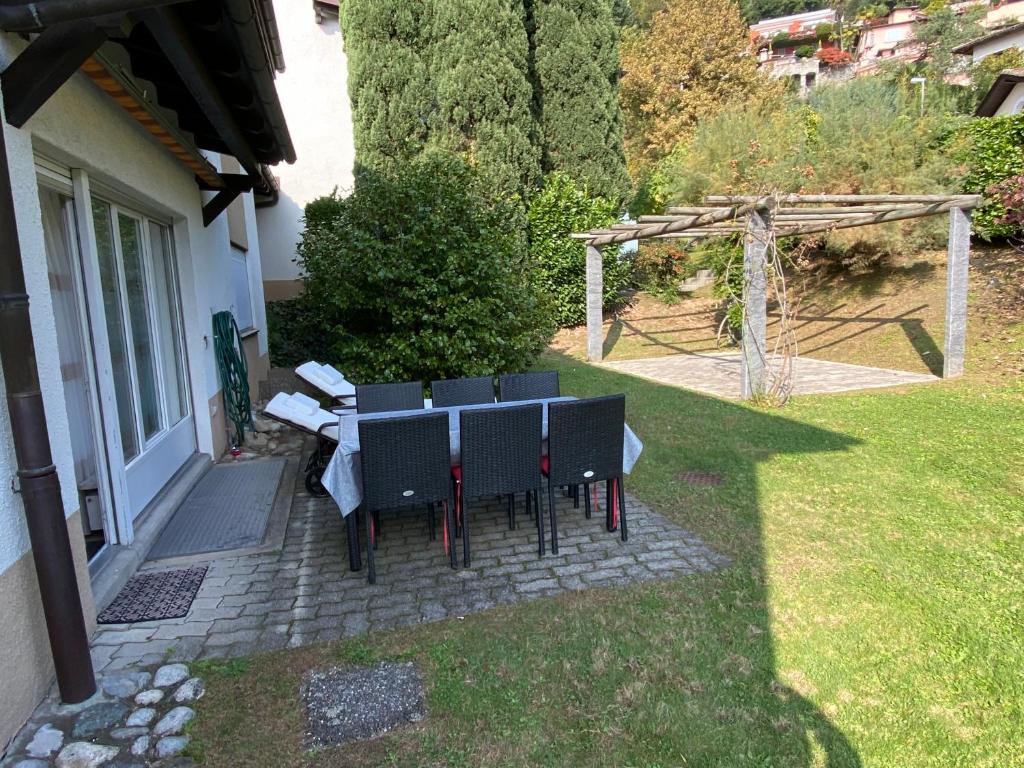 Zahrada ubytování Bellissimo appartamento con giardino sul lago di Lugano
