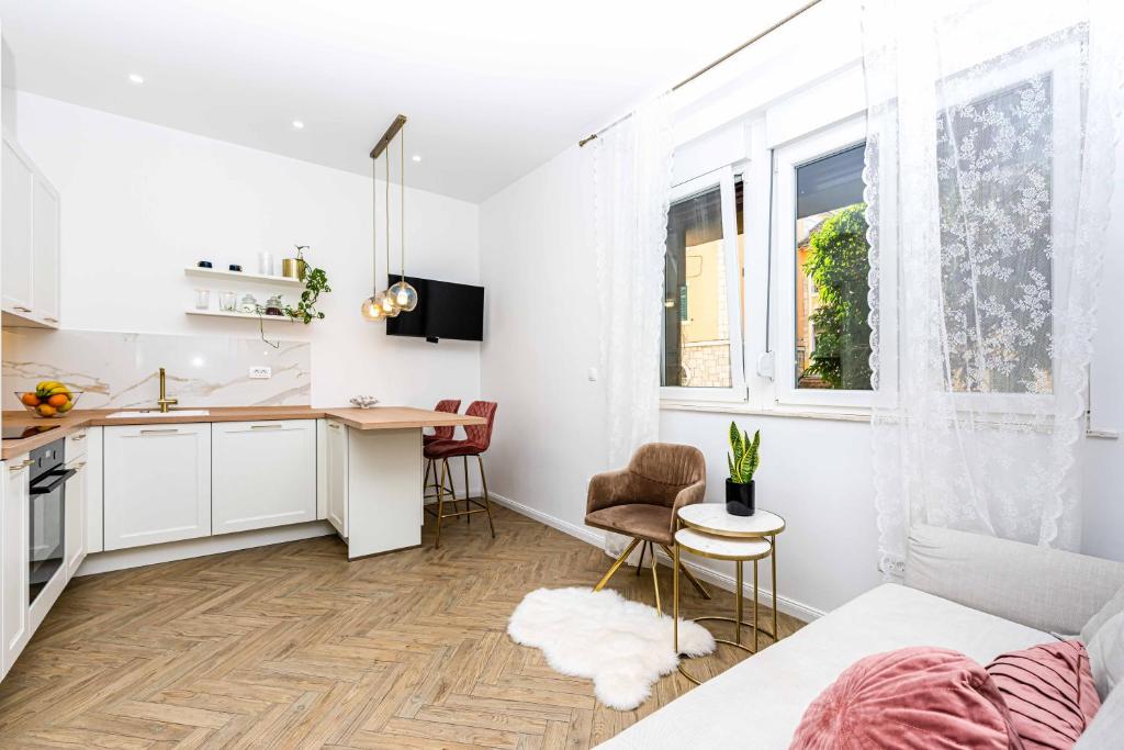 Kuchyňa alebo kuchynka v ubytovaní Beautiful apartment in Split center