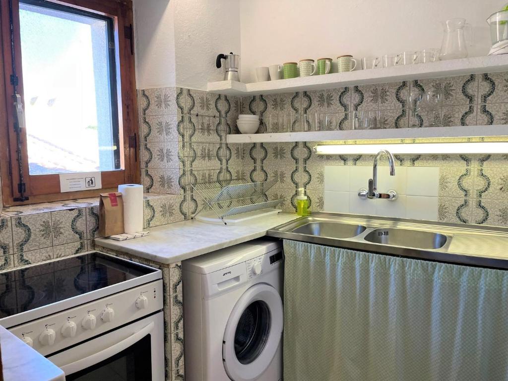 A kitchen or kitchenette at UNIÓ - Apartamento en el casco antiguo