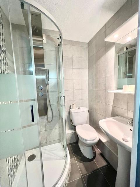 Kyriad Direct Reims Bezannes - Resim 9