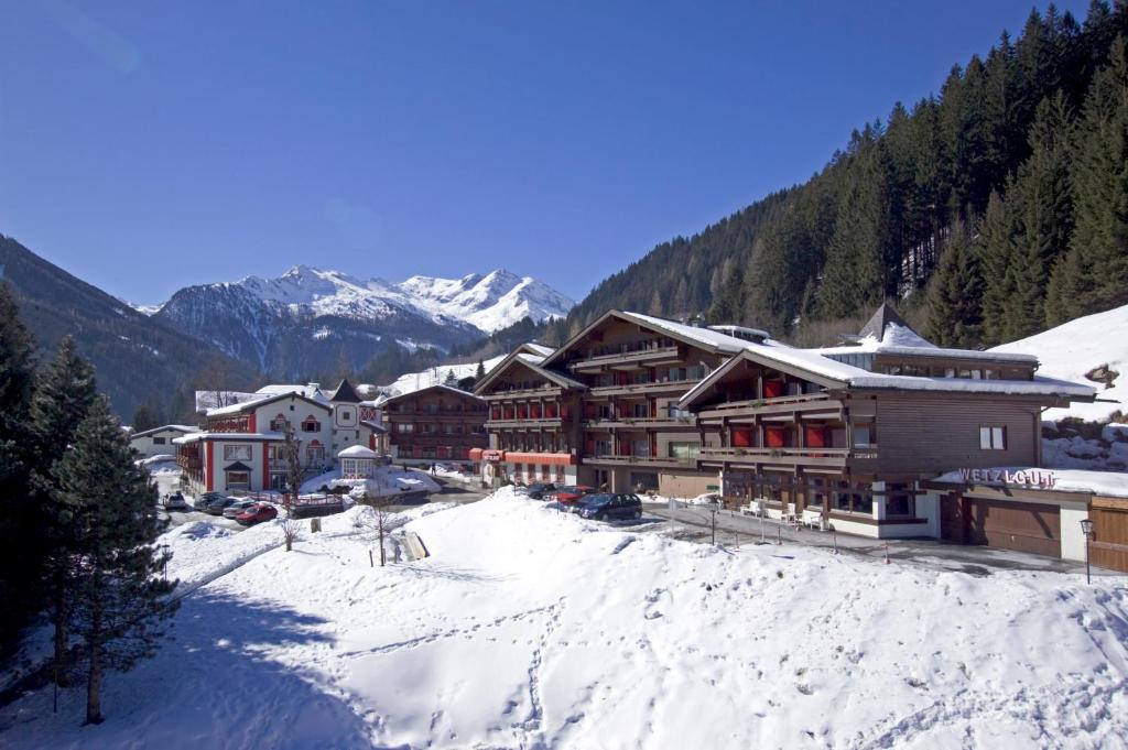 バードガシュタインにあるホテル ヴェッツェグートの雪山スキー場