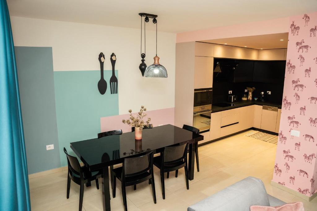 New Bazaar stylish apartment in Tirana’s heart - Image 10