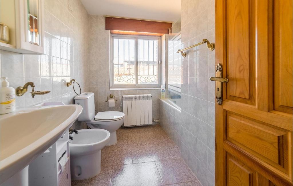Kúpeľňa v ubytovaní Stunning Home In Villarrín De Campos
