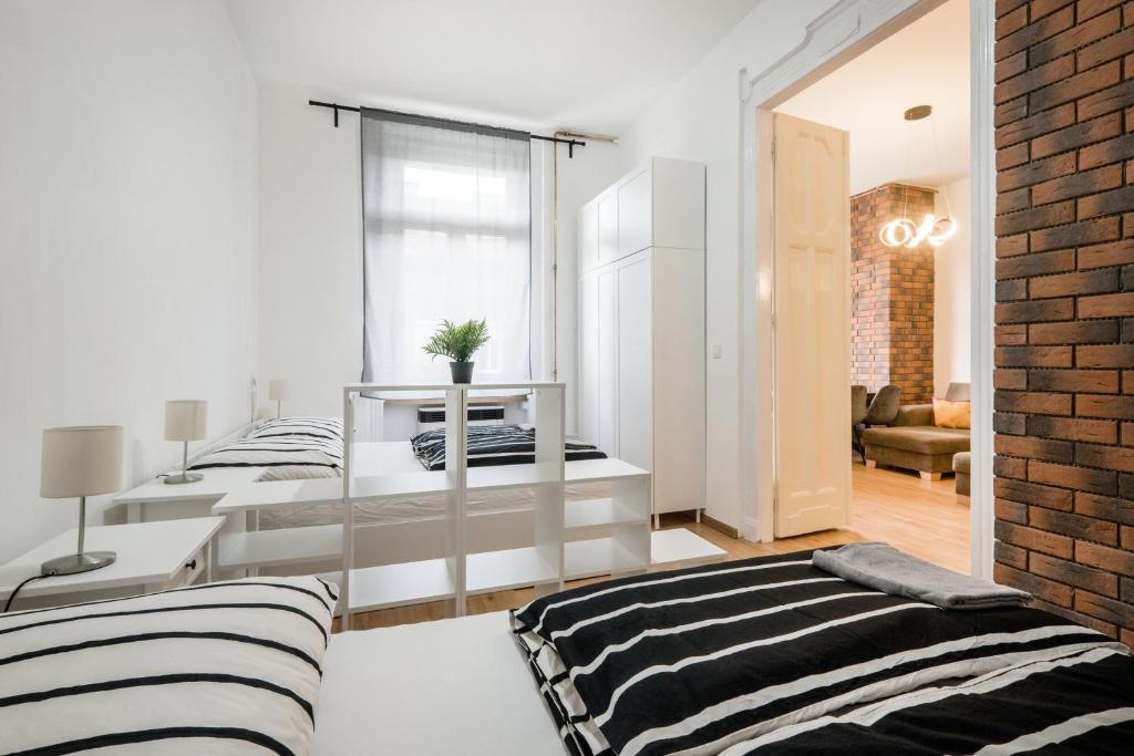 Posteľ alebo postele v izbe v ubytovaní Jacuzzi and privacy with 2 balconies and FREE garage