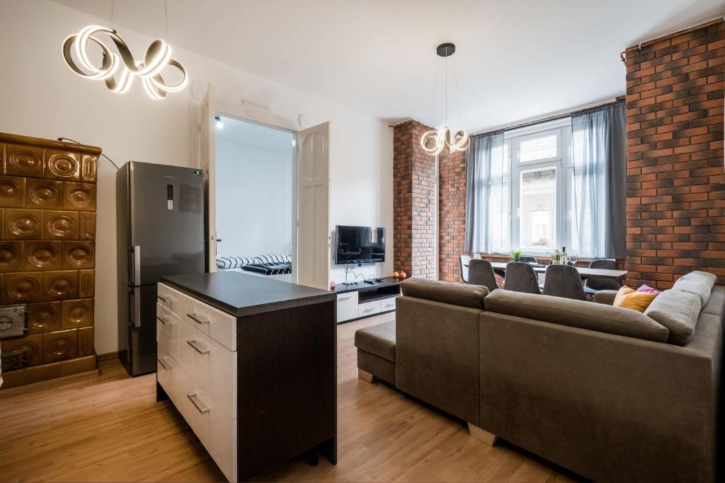 Kuchyňa alebo kuchynka v ubytovaní Jacuzzi and privacy with 2 balconies and FREE garage