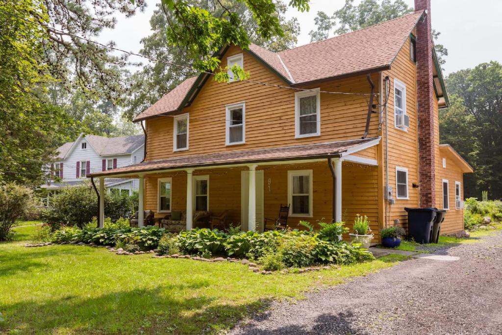 Kaaterskill Ski Luxury Historic Home on the Stream, Palenville (updated