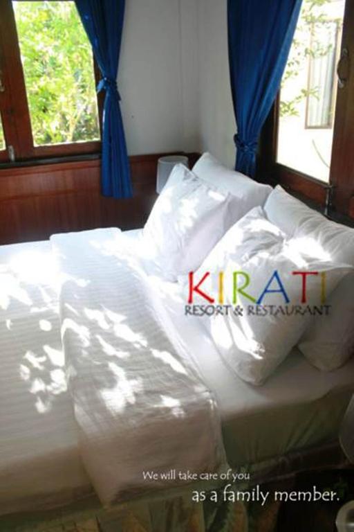 Postel nebo postele na pokoji v ubytování Kirati Beach Resort