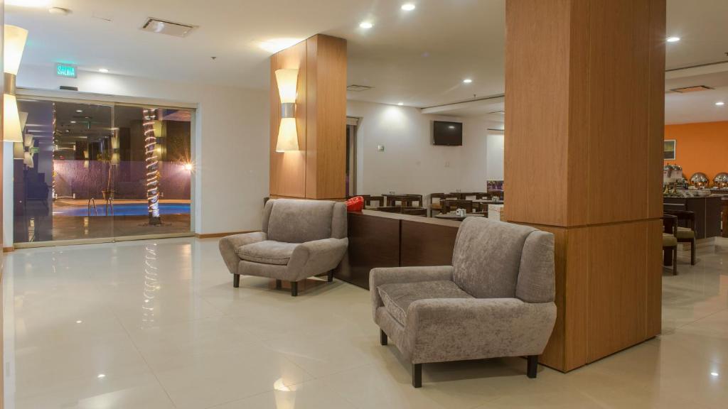 Posezení v ubytování Staybridge Suites Guadalajara Expo by IHG