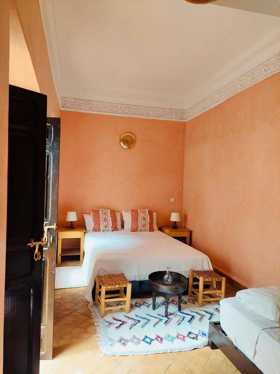 Uma cama ou camas num quarto em Riad Dialna