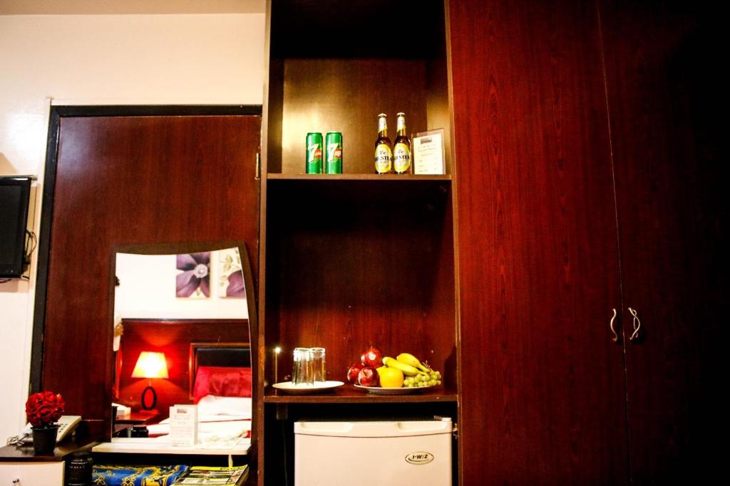 Kuchyň nebo kuchyňský kout v ubytování Karoon Hotel