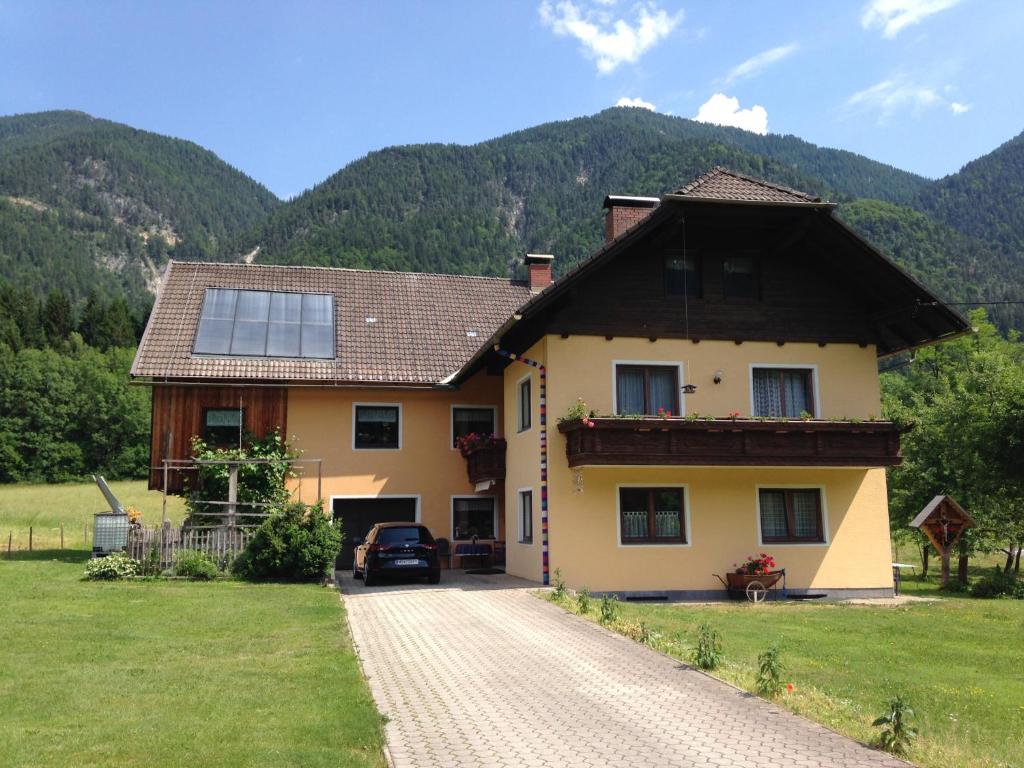 a house with a mountain in the background at Haus Berchtold in Hermagor