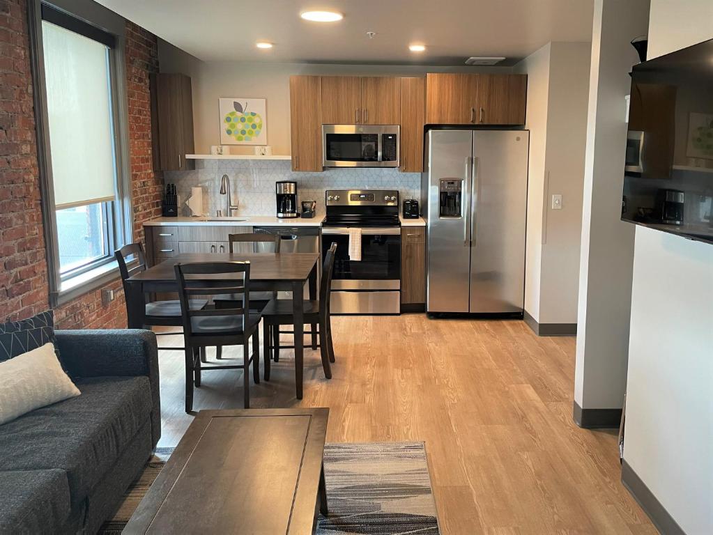 Riverfront Park Travel Apartments - Appartamento Con Due Camere Da Letto