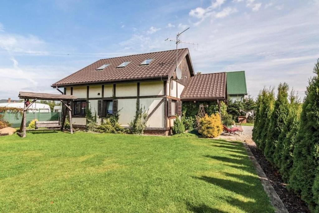 Vonkajšia záhrada v ubytovaní Comfortable holiday home on Lake Jamno, Podamirowo
