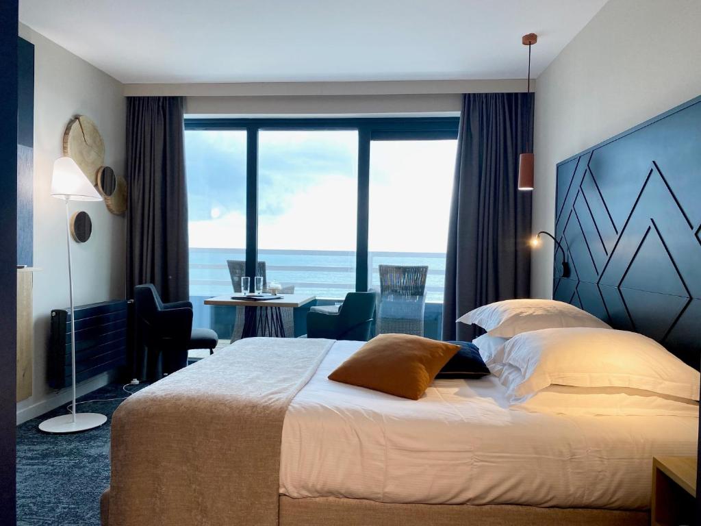 Кровать или кровати в номере Hotel Atlantic