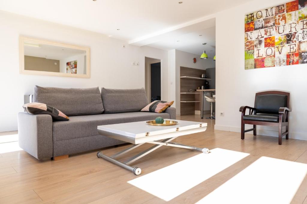 a living room with a couch and a coffee table at Résidence La Source in Toulon