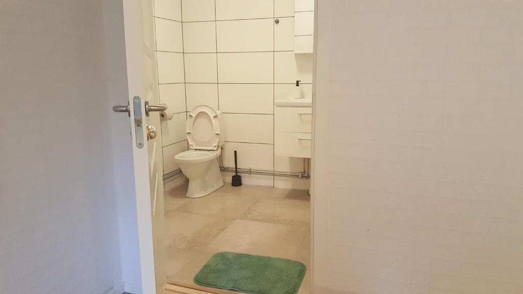 Koupelna v ubytování SJÖTORPS HOSTEL