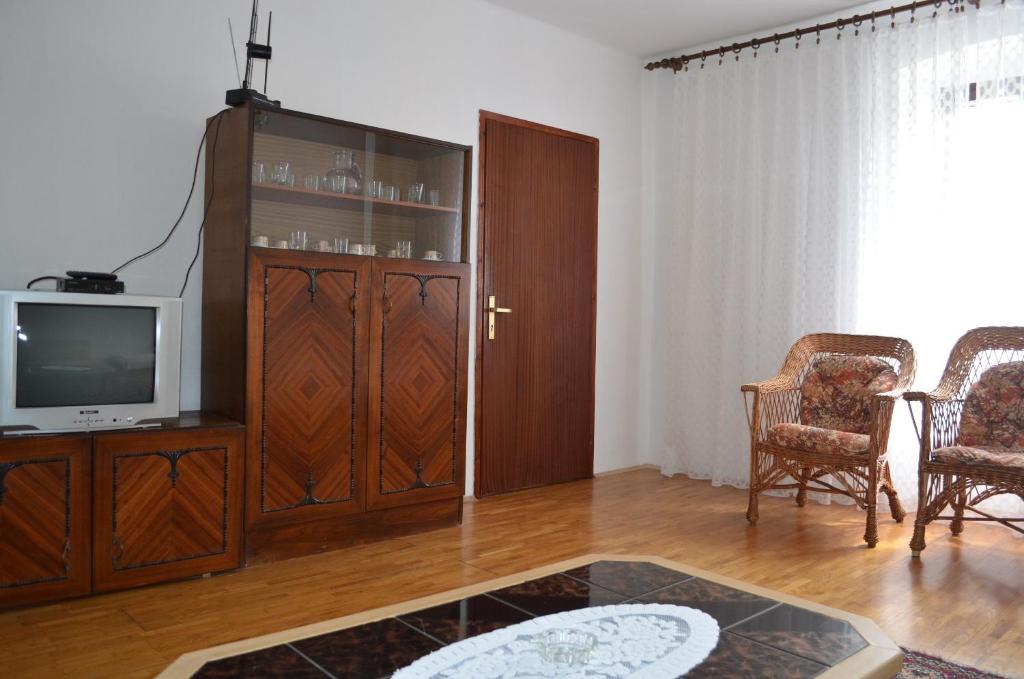 Telewizja i/lub zestaw kina domowego w obiekcie Apartments Drita