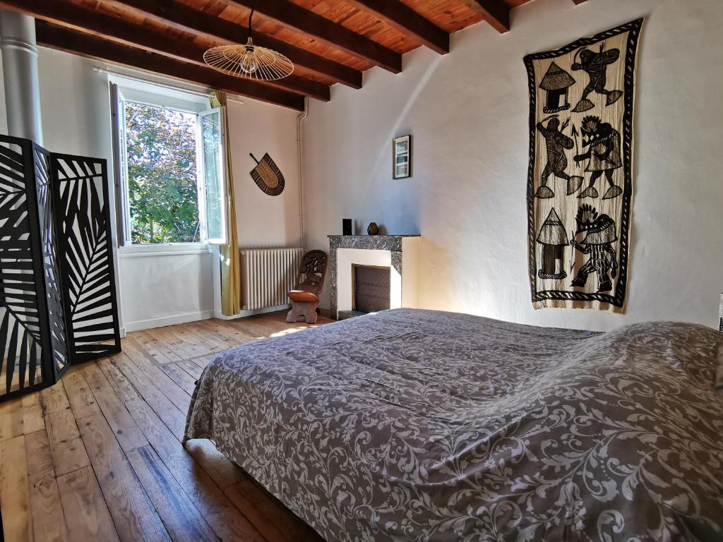 Uma cama ou camas num quarto em L'Échappée du Merlou