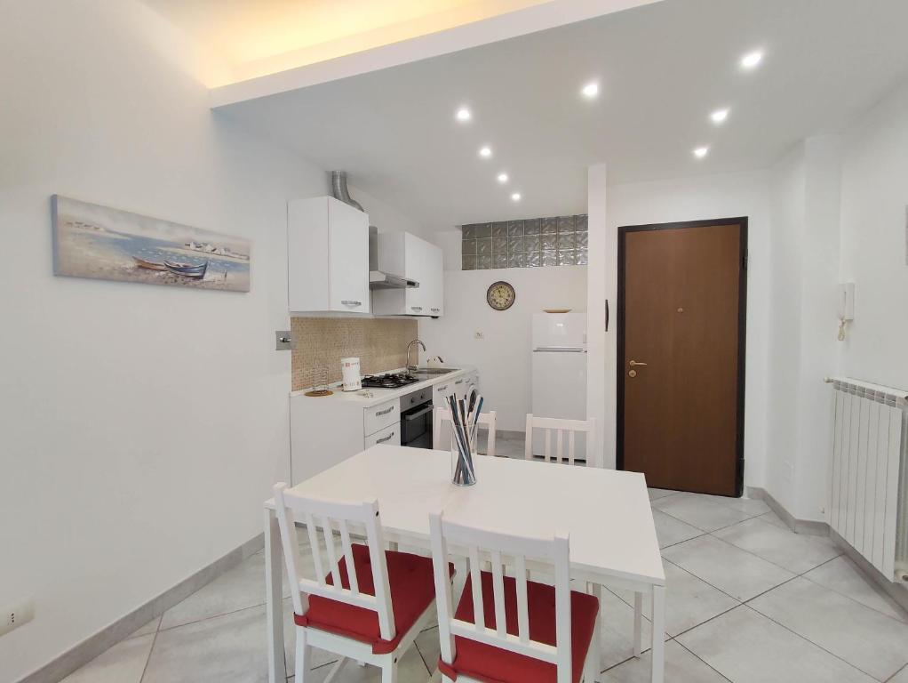 A kitchen or kitchenette at Casa del Mare