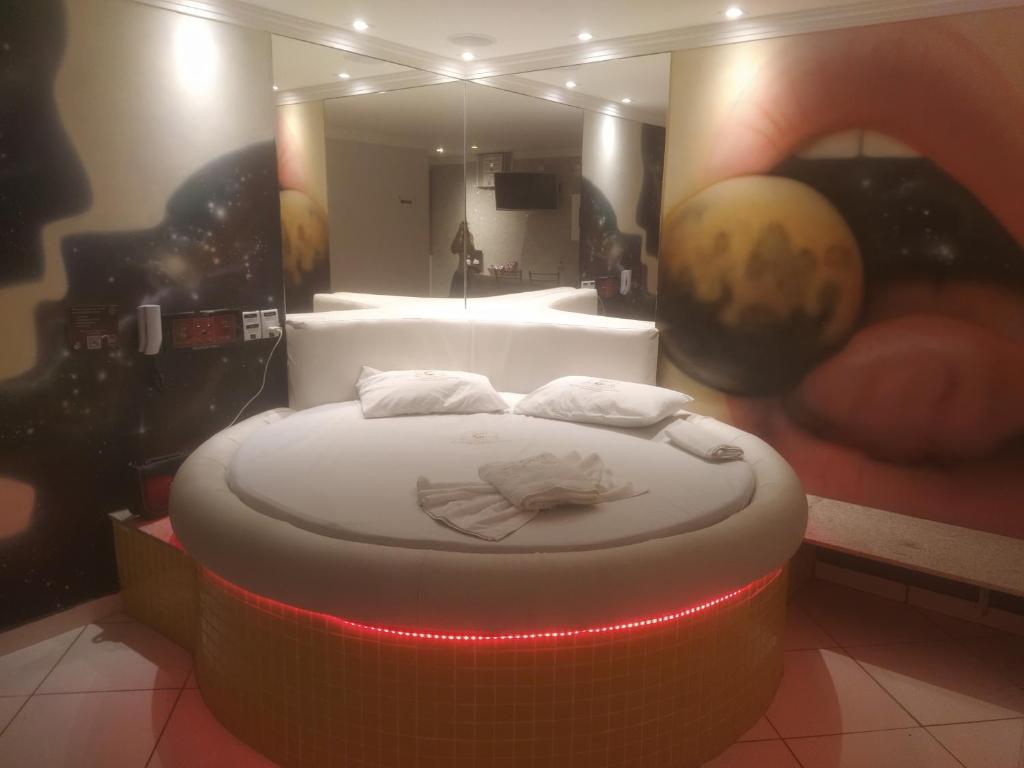 Ένα ή περισσότερα κρεβάτια σε δωμάτιο στο Hotel 1001 Prime - Ceilândia