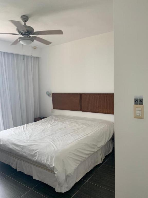 Letto o letti in una camera di Vista Mare Spectacular Ocean View Top Floor 1-Bedroom Condo, Samana