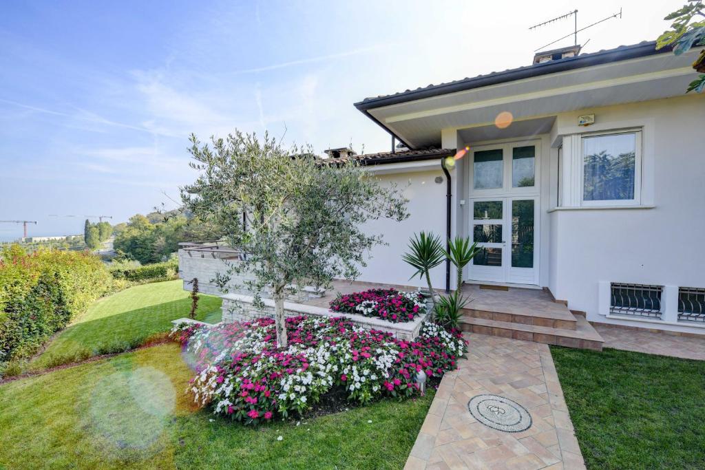 Vonkajšia záhrada v ubytovaní Villa Caterina