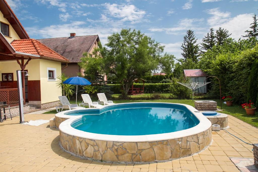 Basen w obiekcie Familia nyaraló 6A lub w pobliżu