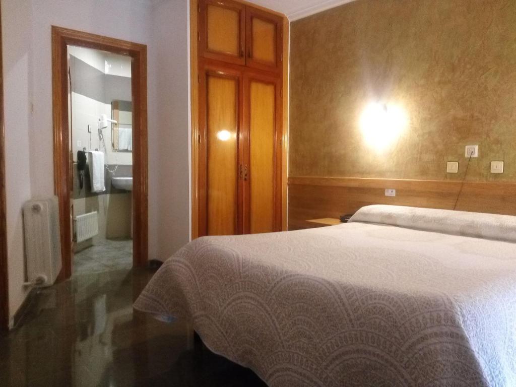 Postel nebo postele na pokoji v ubytování Hostal Manolete