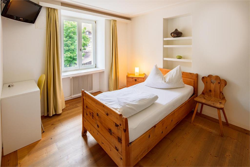 Postel nebo postele na pokoji v ubytování Hotel Vallatscha