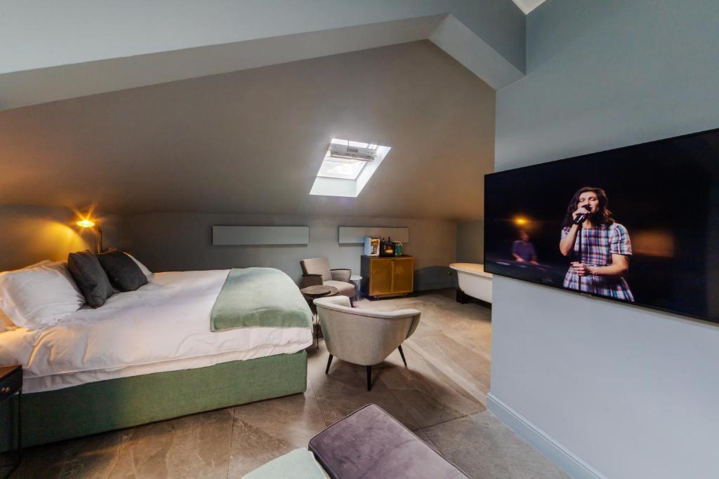 Uma televisão e/ou sistema de entretenimento em Bello!Lake Como Suites
