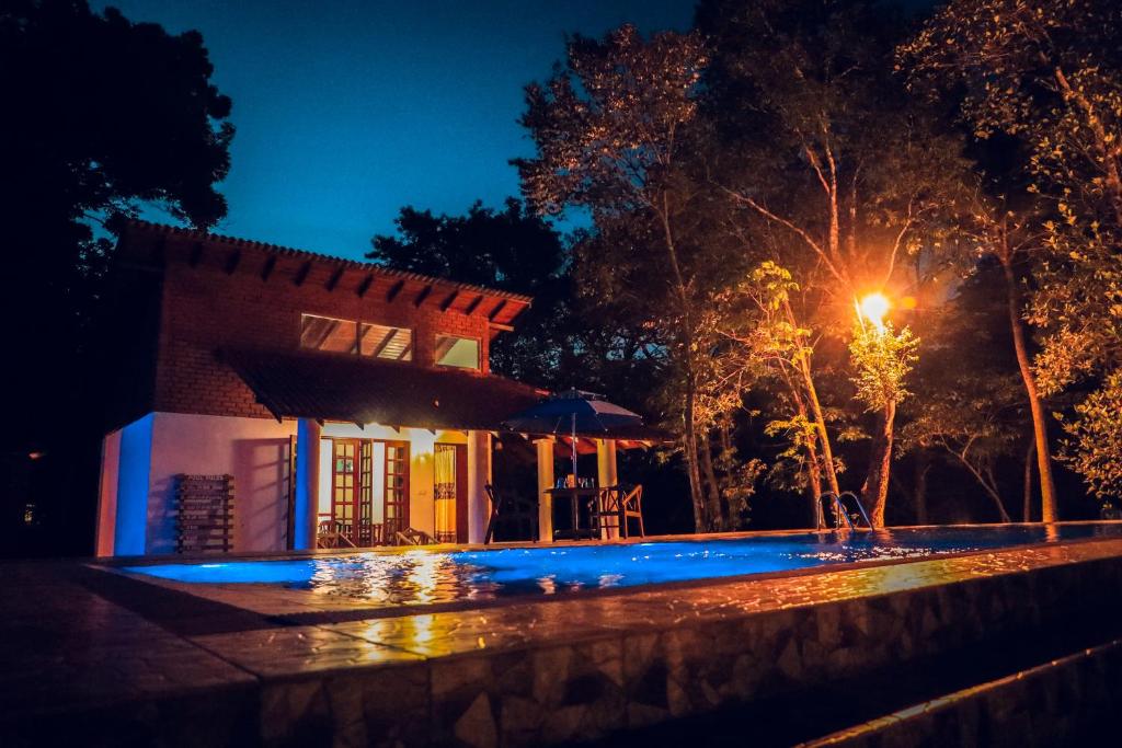 Bazén v ubytování Vaana Resort nebo v jeho okolí