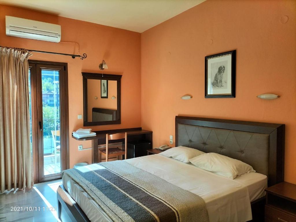 Postel nebo postele na pokoji v ubytování Spanias Hotel