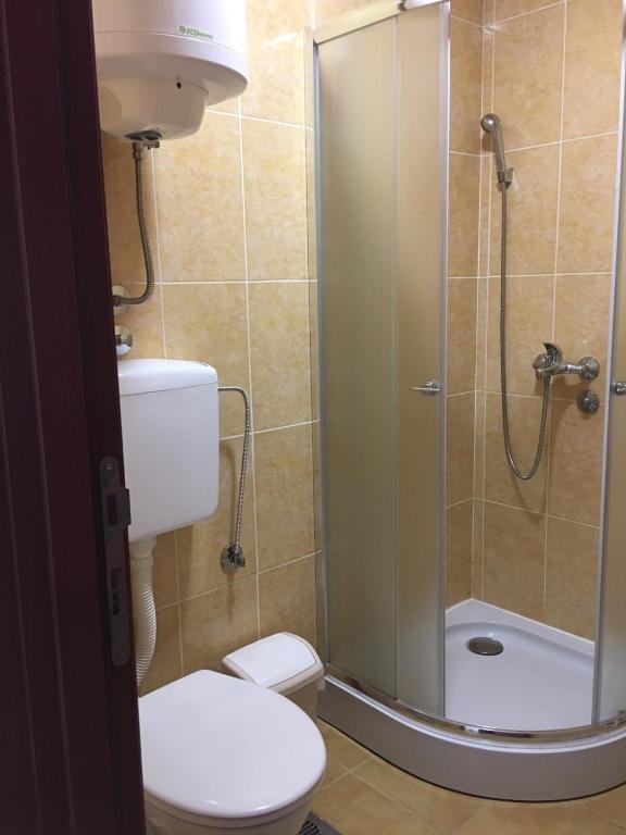 Koupelna v ubytování Apartman Lola, Divcibare