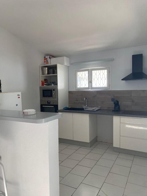 Kuchyň nebo kuchyňský kout v ubytování La villa bleue 2, Les trois ilets