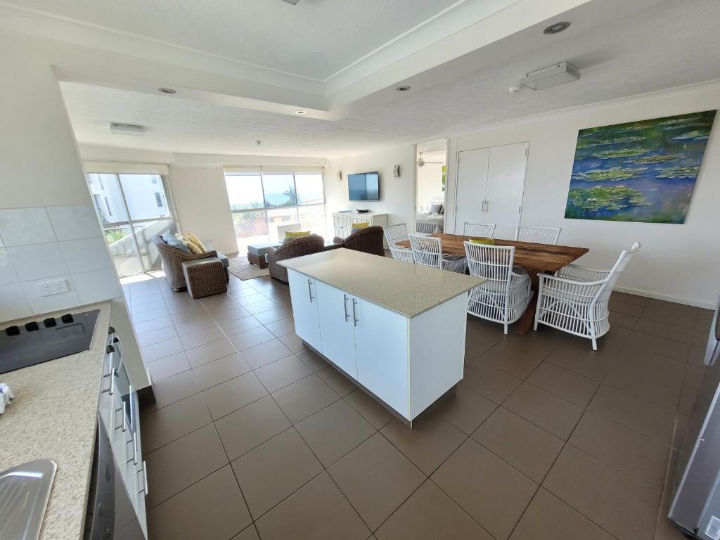 Surfers Chalet photo