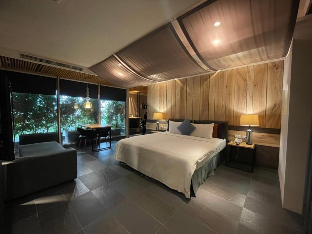 เตียงในห้องที่ Roppongi Motel - Dalian