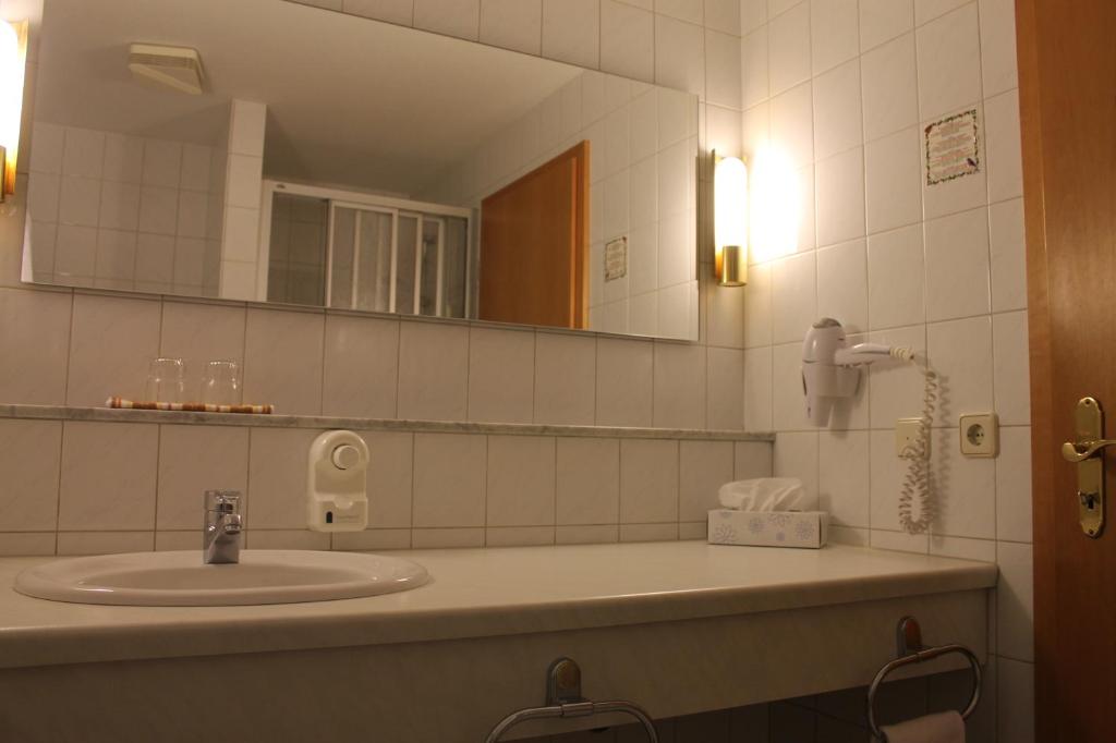 Koupelna v ubytování Landgasthof Hotel Zur Linde im Taunus