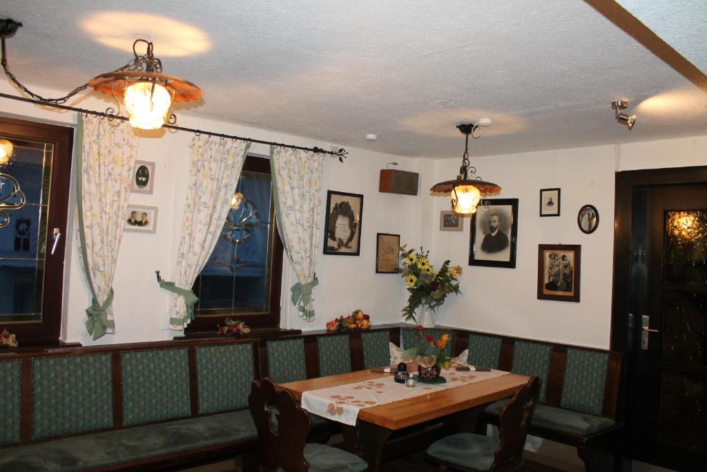 Posezení v ubytování Landgasthof Hotel Zur Linde im Taunus
