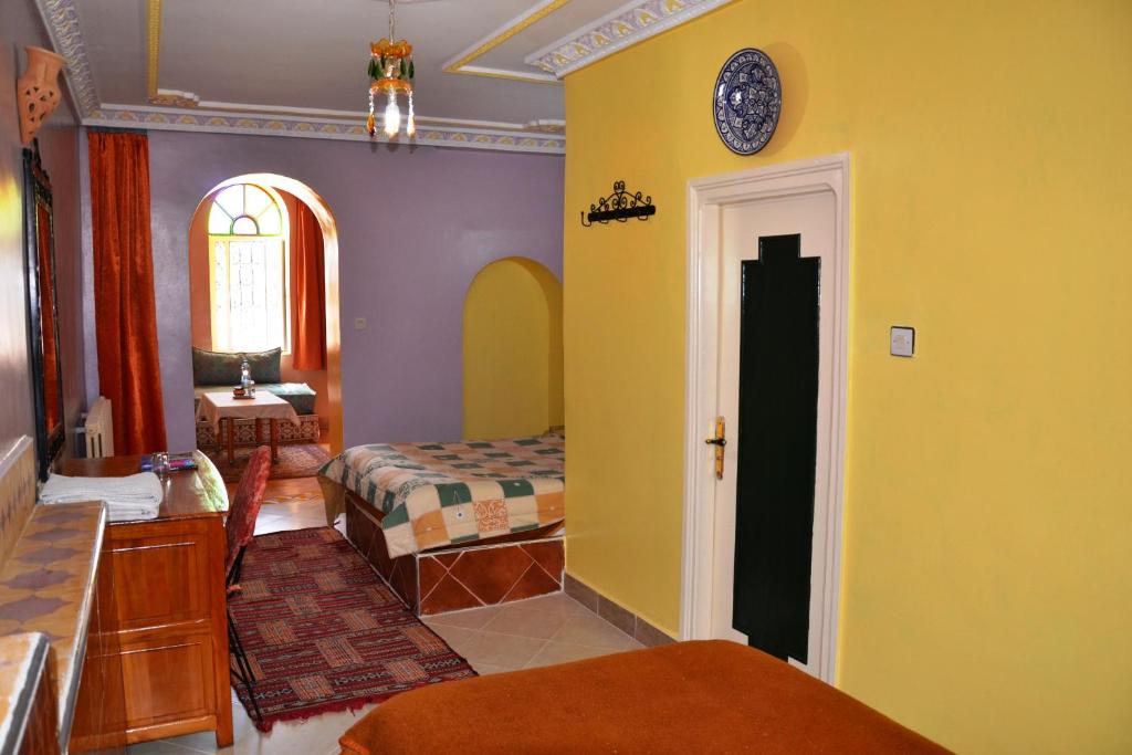 Postel nebo postele na pokoji v ubytování Ksar Timnay Hotel
