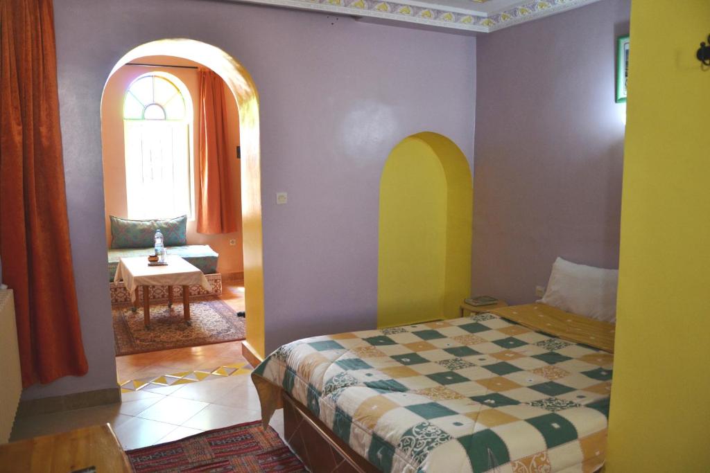 Postel nebo postele na pokoji v ubytování Ksar Timnay Hotel