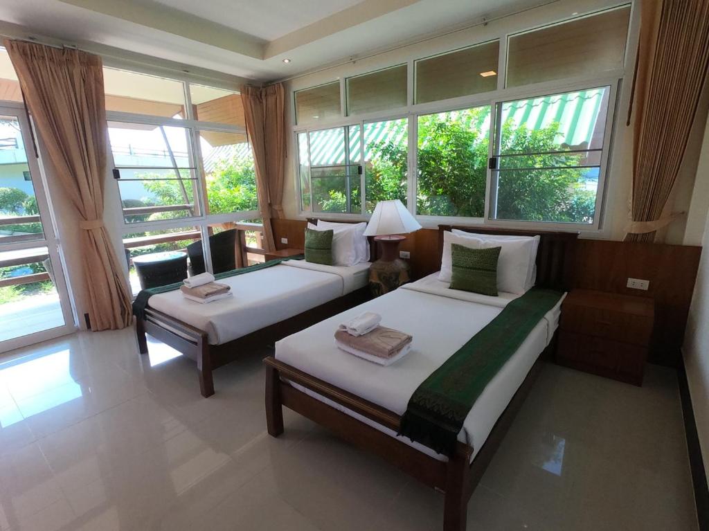Postel nebo postele na pokoji v ubytování Mountain Resort Koh Lipe