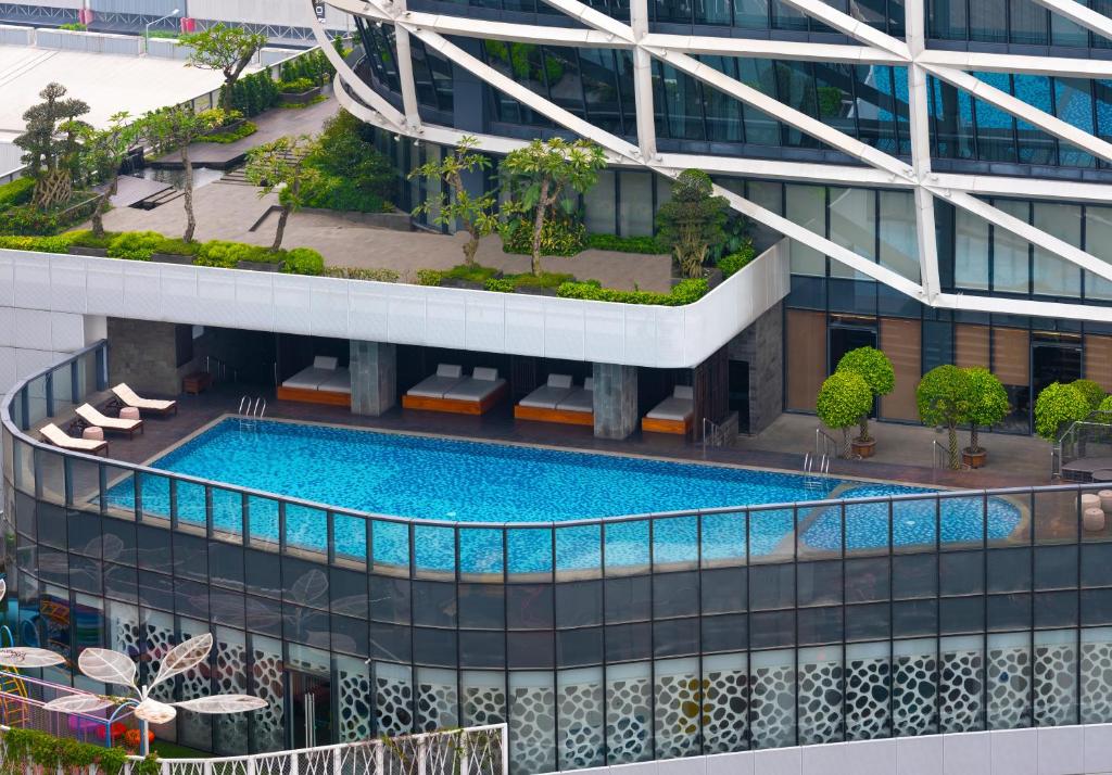 Bassein majutusasutuses JHL Solitaire Gading Serpong või selle lähedal
