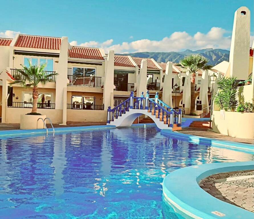 Bazén v ubytovaní Maraverde holiday apartment by AltamarHomes alebo v jeho blízkosti