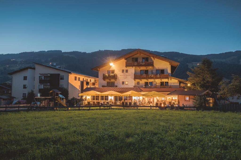 Nespecifikovaný výhled na hory nebo výhled na hory při pohledu z hotelu