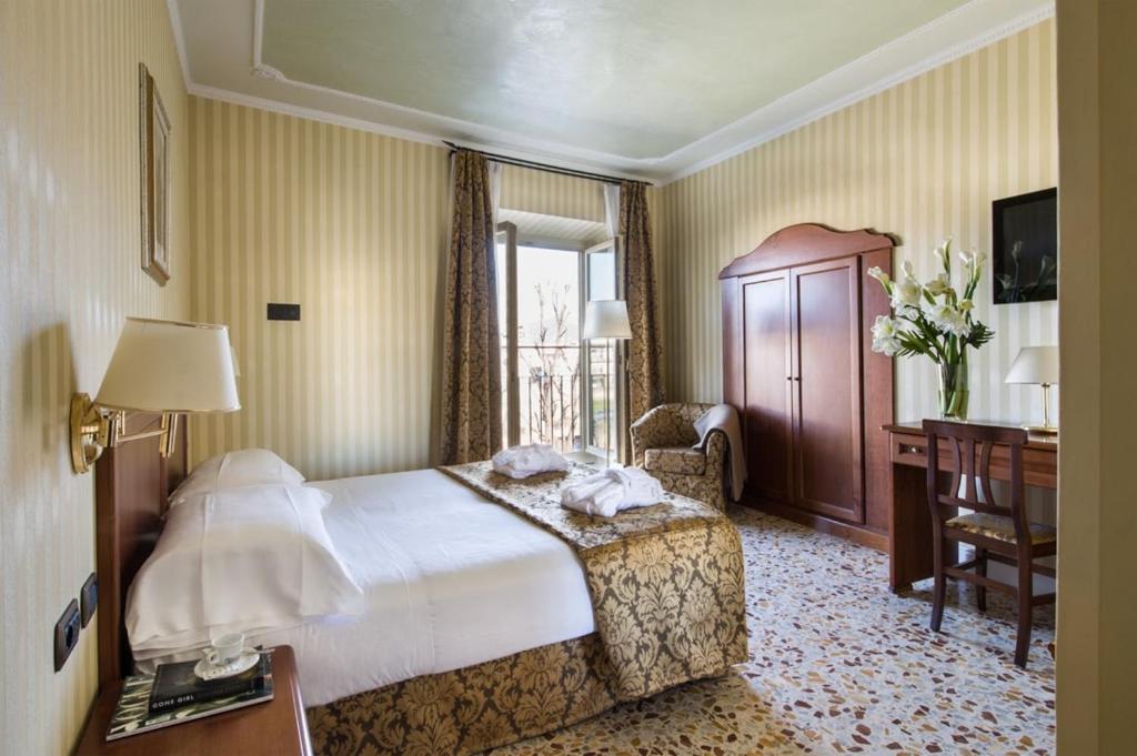 Postel nebo postele na pokoji v ubytování Hotel Silla
