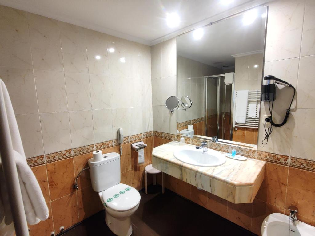 Koupelna v ubytování Hotel Leonor Mirón