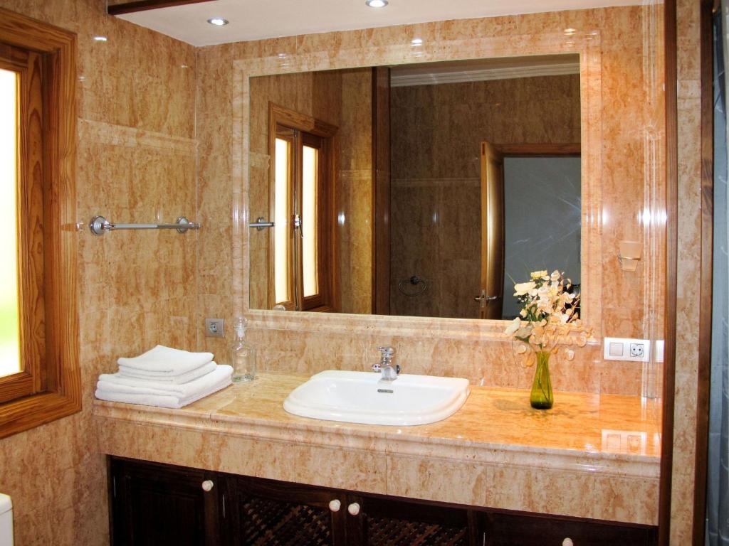 Holiday Home Montuiri - MTJ100, Монтуири - обновленные цены ...