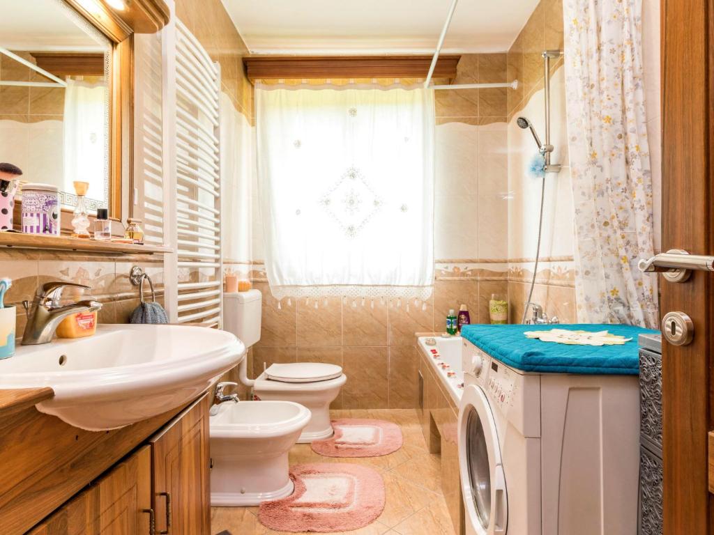 Kúpeľňa v ubytovaní Holiday Home Villa Helena by Interhome