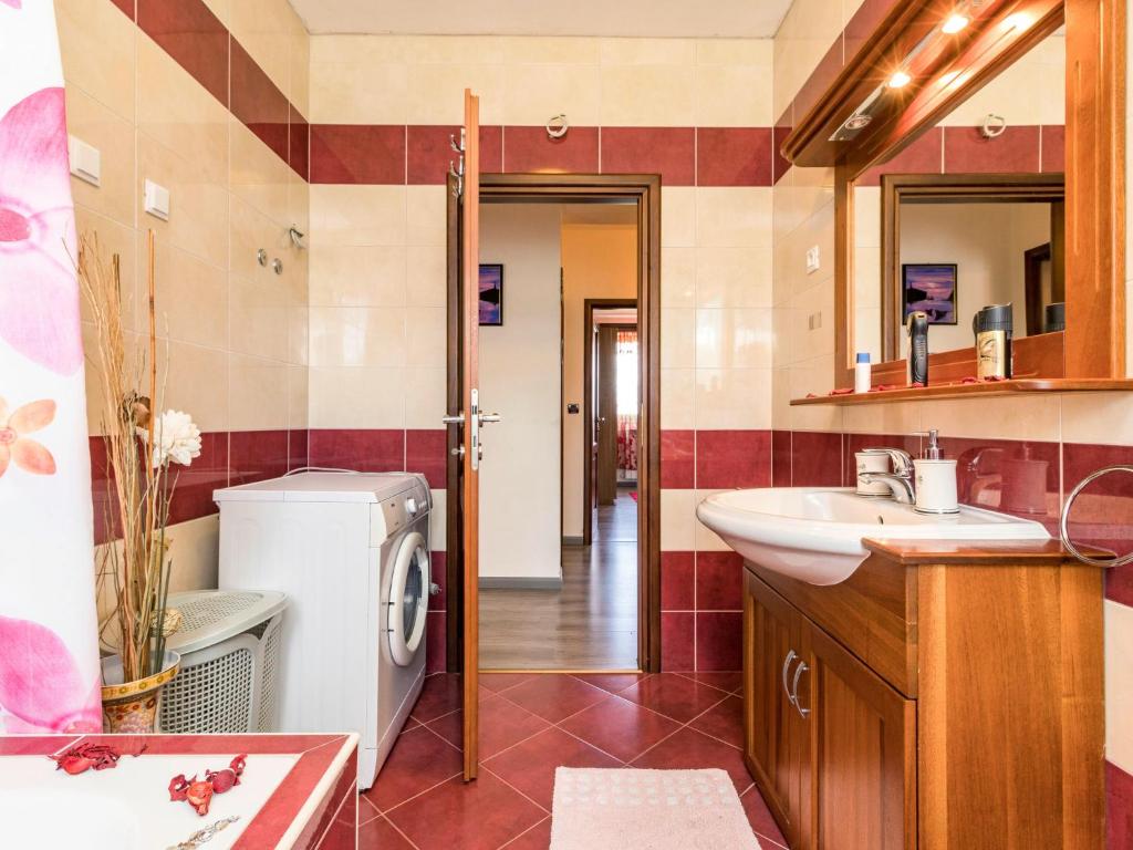 Kúpeľňa v ubytovaní Holiday Home Villa Helena by Interhome